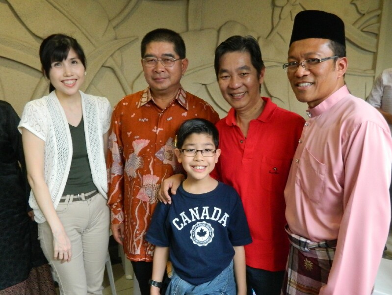 With the Minster of MOSTI and CEO of YIM With the Minster of MOSTI and CEO of YIM